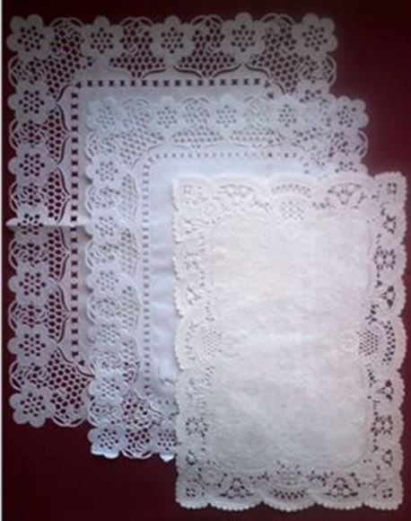 Picture of 35x25cm LACE TRAY PAPERS |Pack 250